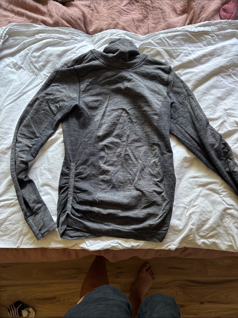 lululemon athletica Women's Gray Long Sleeve Turtleneck Top